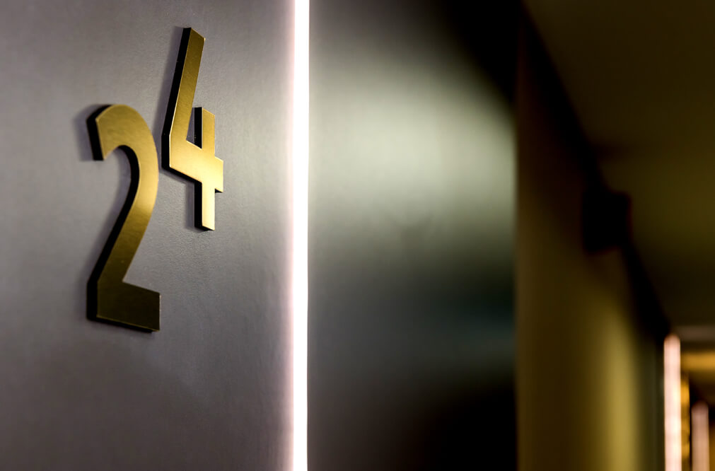 digit -to-wall -24 - number-24-floor-identification-figure-marking-figure-marking